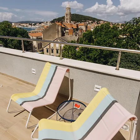 Apartment Rooftop Split